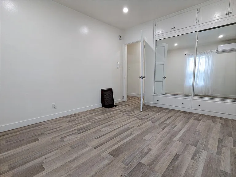 6101 S Hobart Blvd — Photo 9