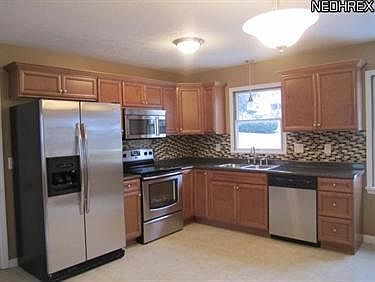 4th image of 278 W 9th St
