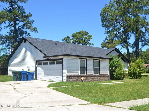 3rd image of 190 ANNANDALE Drive E
