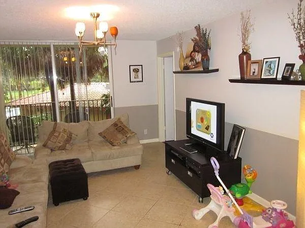 1 bed, 734 sqft, $1,750 — Photo 3