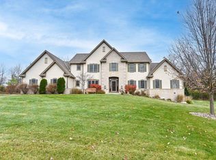 11556 N Creekside Ct, Mequon, WI 53092