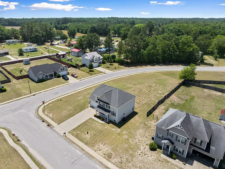 121 Feathers Ln — Photo 41