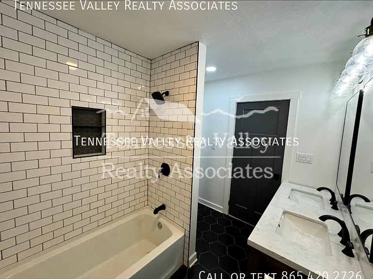 3919 Beverly Pl — Photo 8