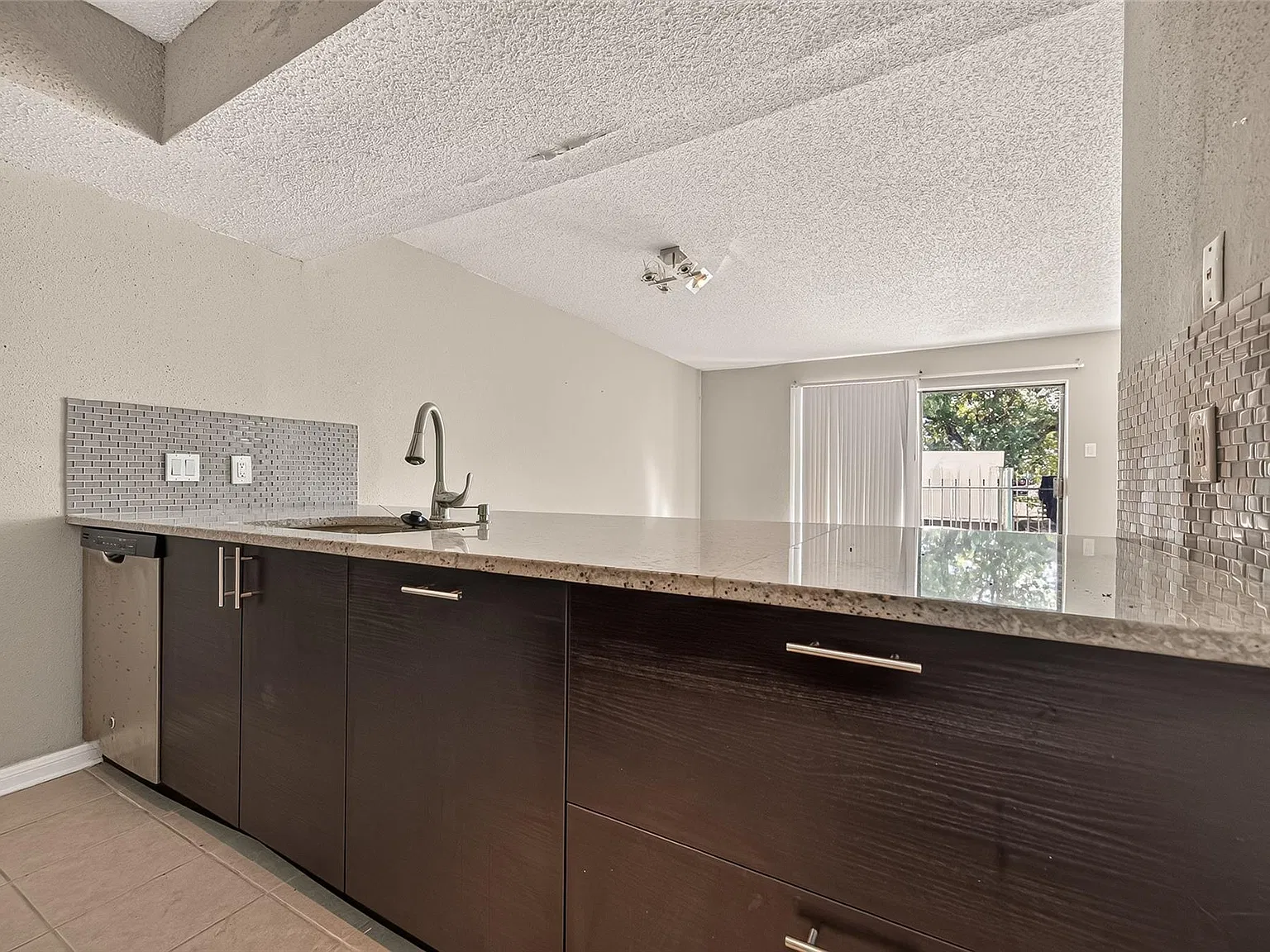 2818 S Bartell Dr — Photo 3