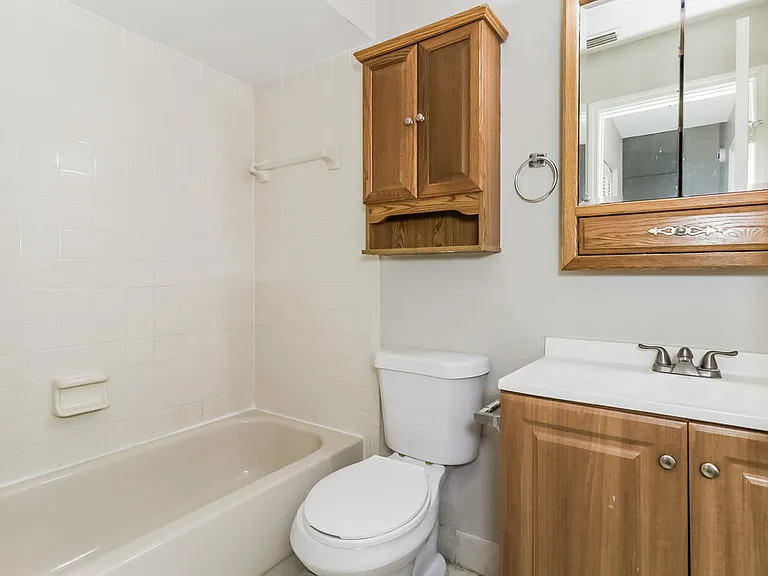 10935 Livingston Dr — Photo 15