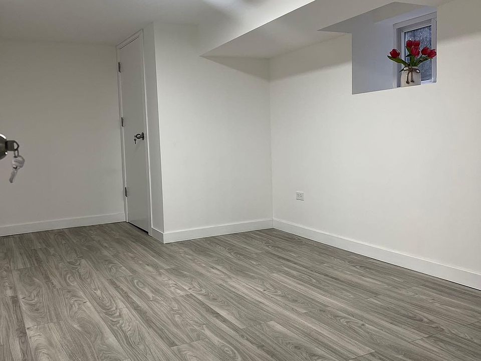 2nd image of 3626 S Lowe Ave Unit 1