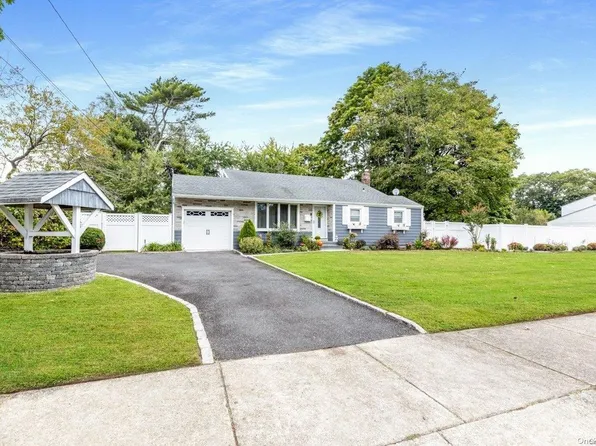 59 Bardolier Lane, Bay Shore, NY 11706