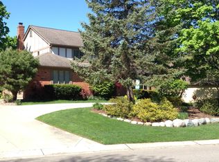 30095 Fox Club Dr, Farmington Hills, MI