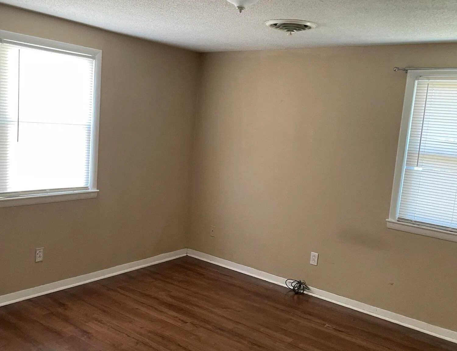2 bed, 1.0 bath, $890 — Photo 3