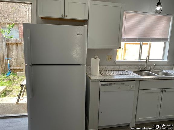 3rd image of 10641 STARCREST DR