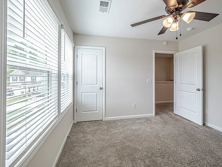 1545 Sawtooth Dr — Photo 36