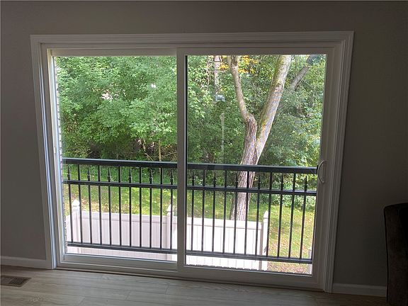 4th image of 210 Williamsburg Ln #210