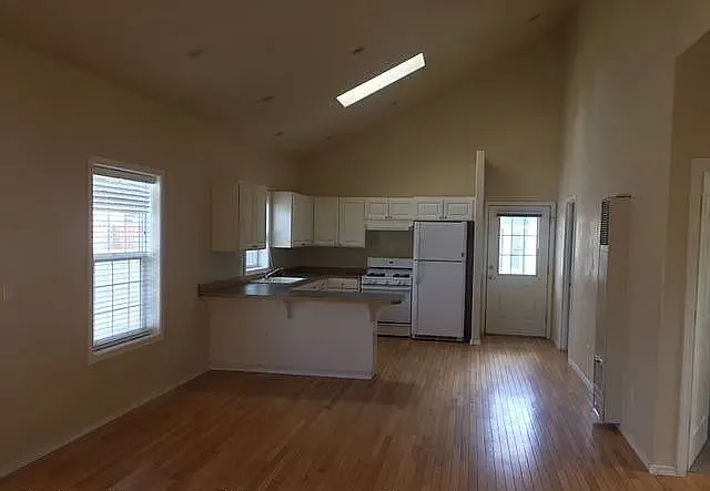 719 SE 2nd St #B — Photo 7