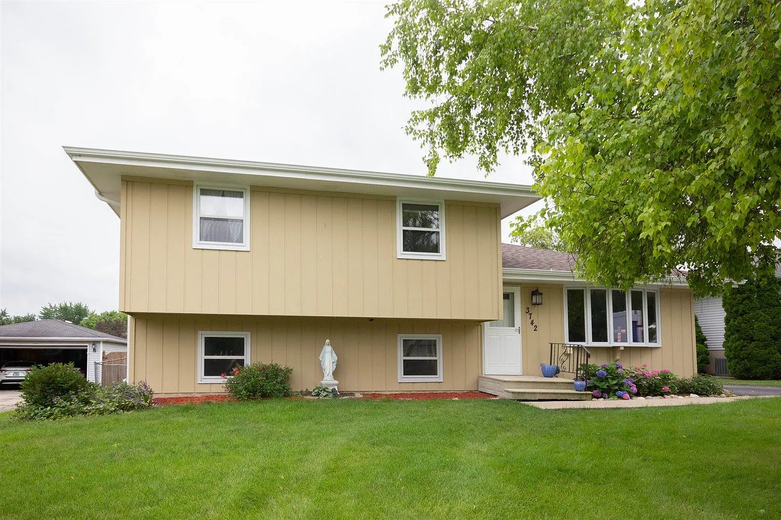 3742 Jonathan Simpson Dr photo 1