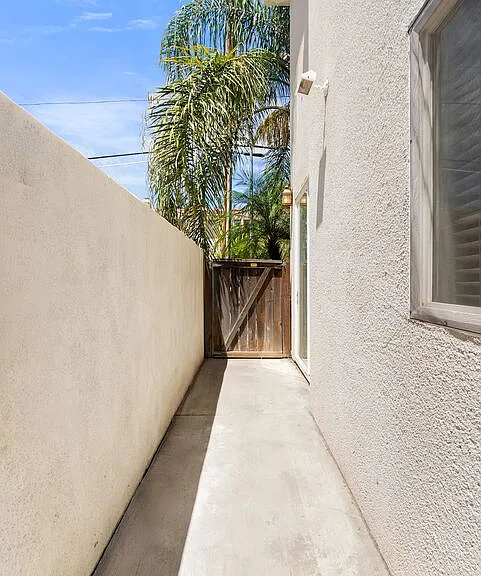 7124 Farralone Ave #101 — Photo 18