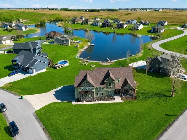 110 Lake Shore Dr, Dallas Center, IA 50063
