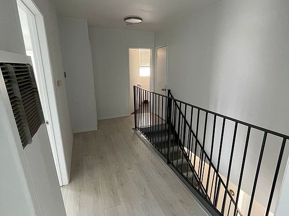 5th image of 11728 Goshen Ave #1