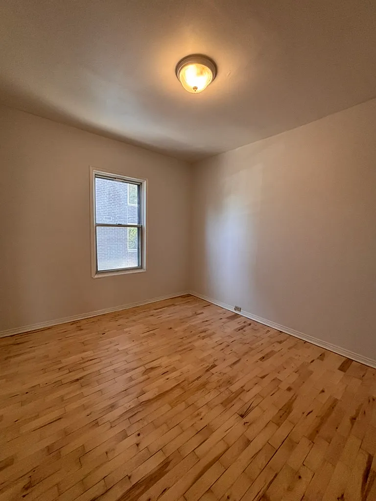 3 bed, 900 sqft, $2,450 — Photo 3