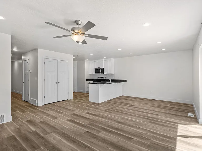 917 N 100 W — Photo 4