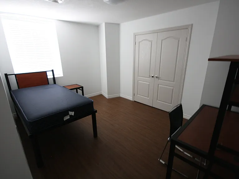 1100 Main St W #302-2 — Photo 8