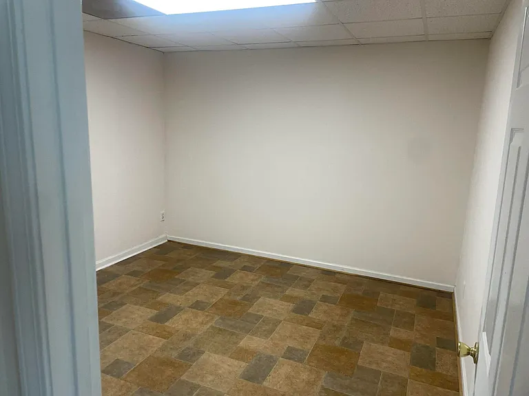 300 Porter St #E — Photo 11