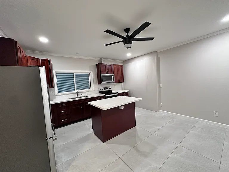1332 10th Ave #1 — Photo 1