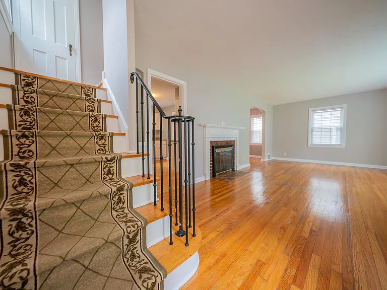 1200 Brentwood Rd — Photo 5