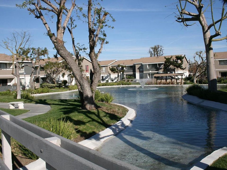 Community greenbelt and fountain