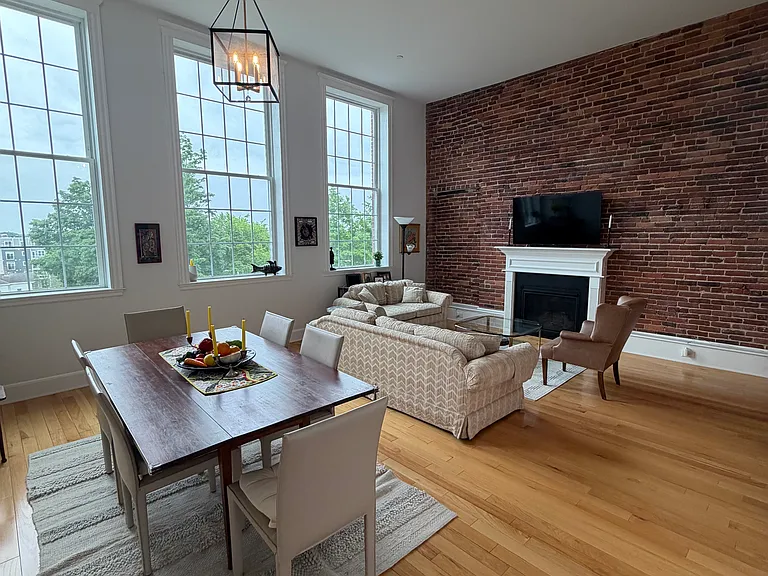 52 Sanborn St #206 — Photo 1