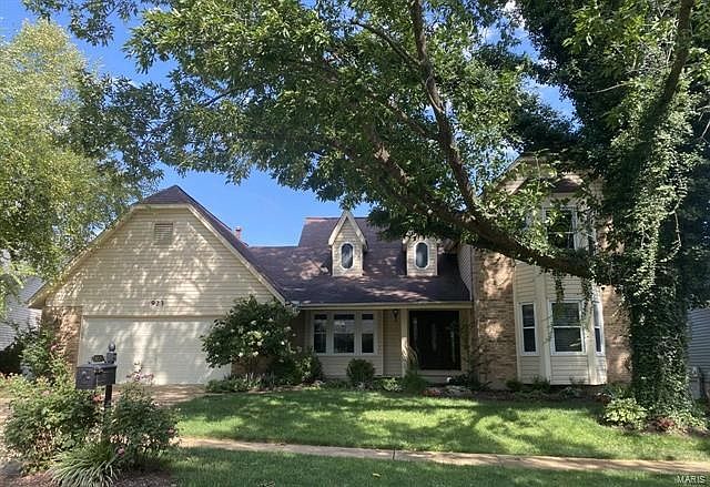 2nd image of 923 Oak Terrace Ct