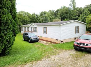 121 Libbey Ln, Mills River, NC 28759