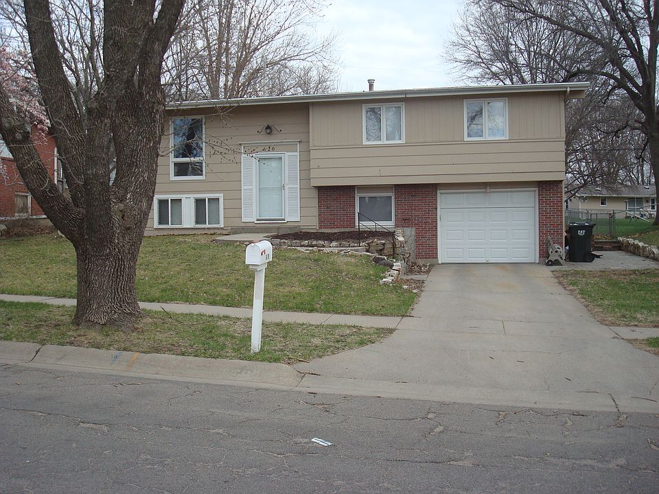1st image of 620 W Broadview Dr