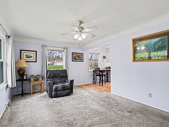 4th image of 2424 Nichols Rd