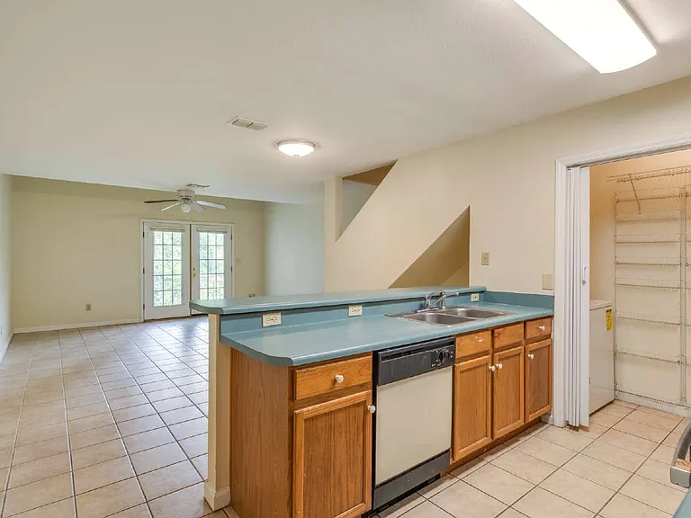 840 W Georgia St #B — Photo 39