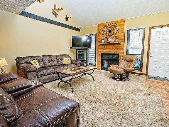 3rd image of 217 Rock Knoll Dr