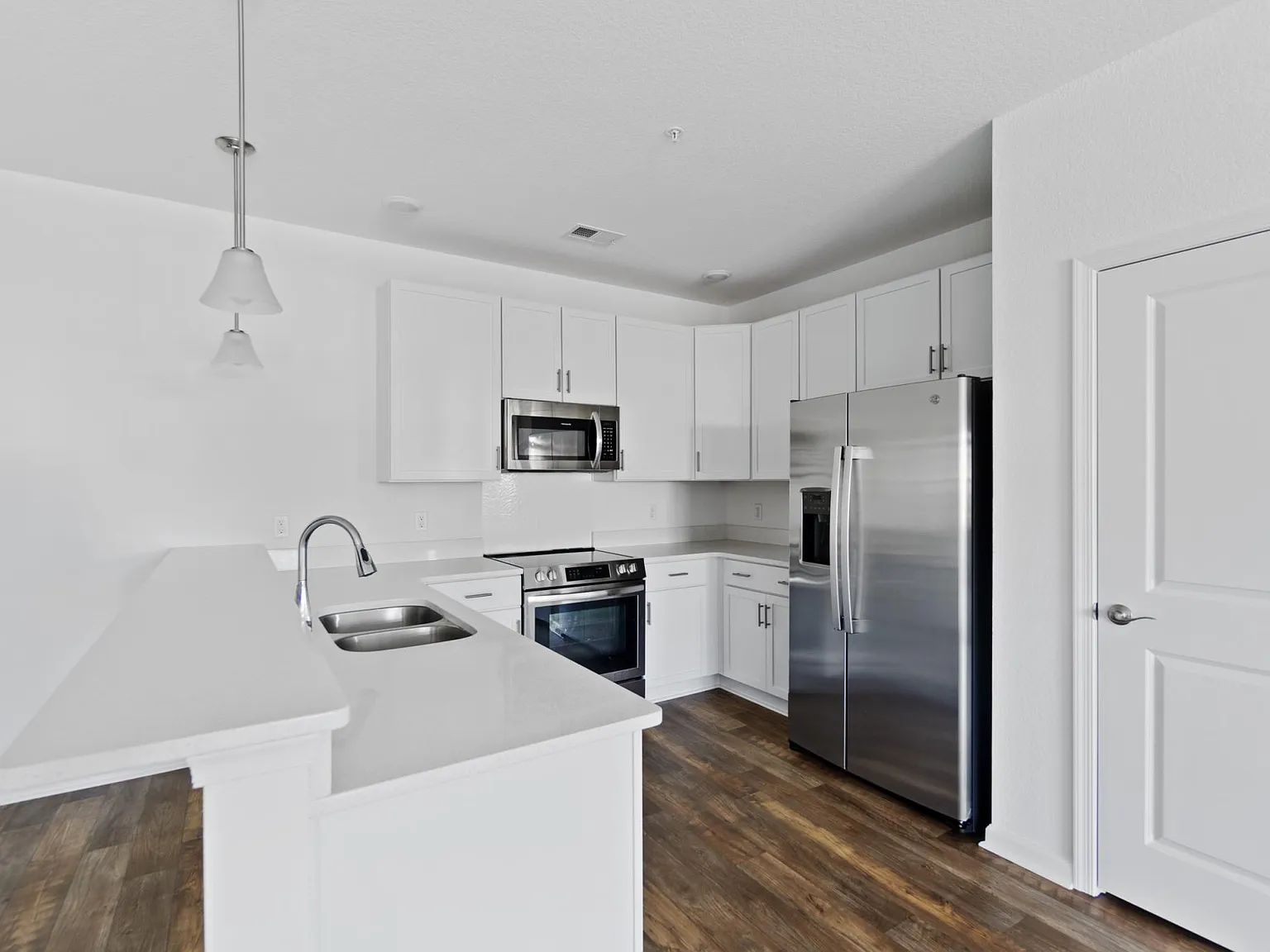 2 bed, 1293 sqft, $2,200 — Photo 2