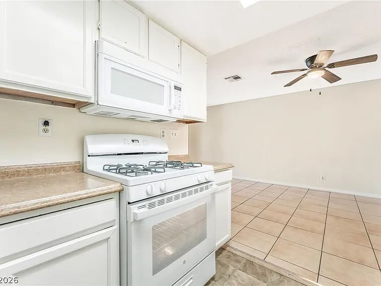 457 N Lamb Blvd #B — Photo 11