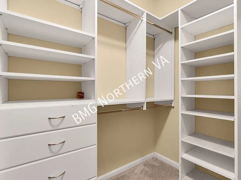 801 Greenbrier St #422 — Photo 20