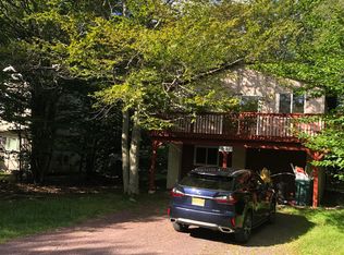 3539 Peak Dr, Tobyhanna, PA