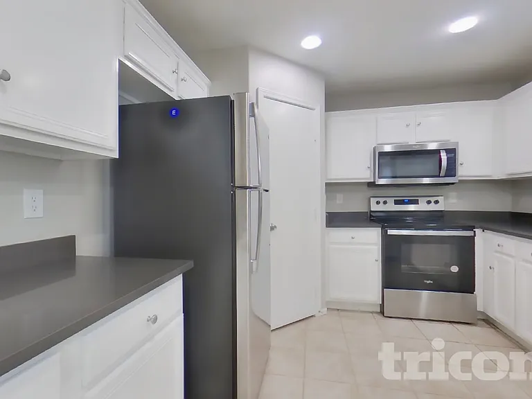 15204 N El Frio Ct — Photo 6