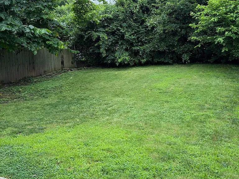 811 S Fairview Rd — Photo 4