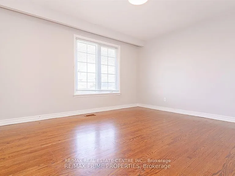 492 Pinegrove Rd — Photo 10