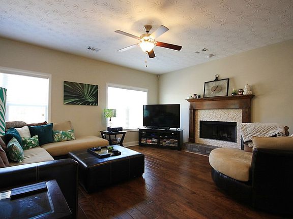 4th image of 7055 Kendall Creek Dr