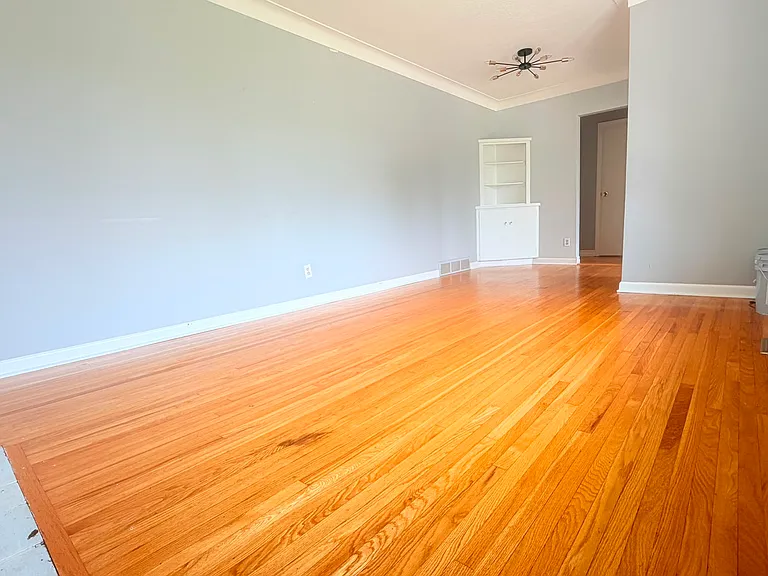 78 Massey Cres — Photo 3