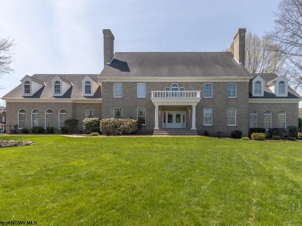 125 Carriage Ln, Bridgeport, WV 26330