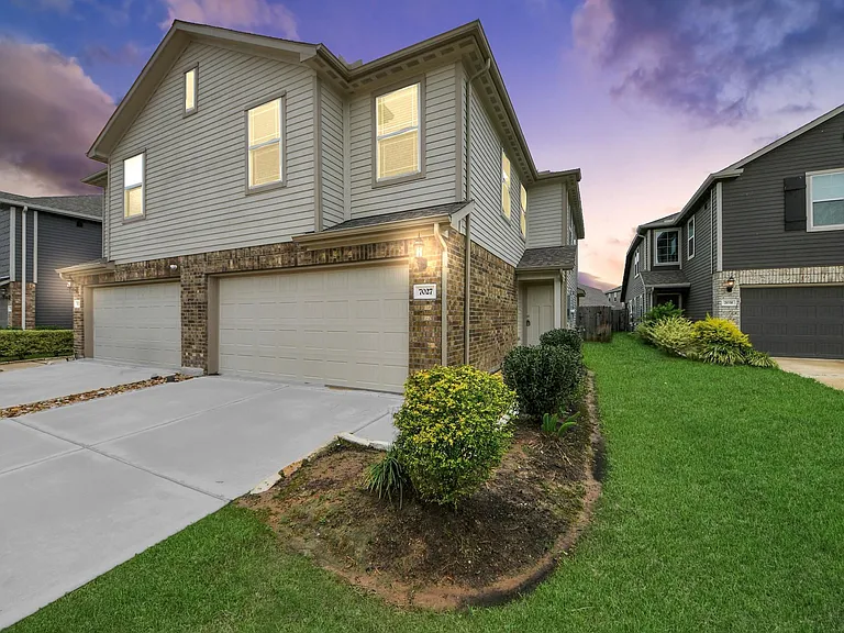 7027 Cedar Breeze Ct — Photo 3