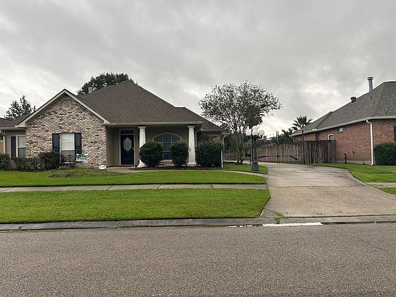 2nd image of 17160 Fountainbleau Dr