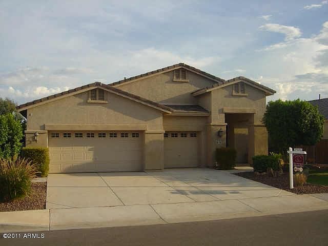 1st image of 851 E Lynx Way