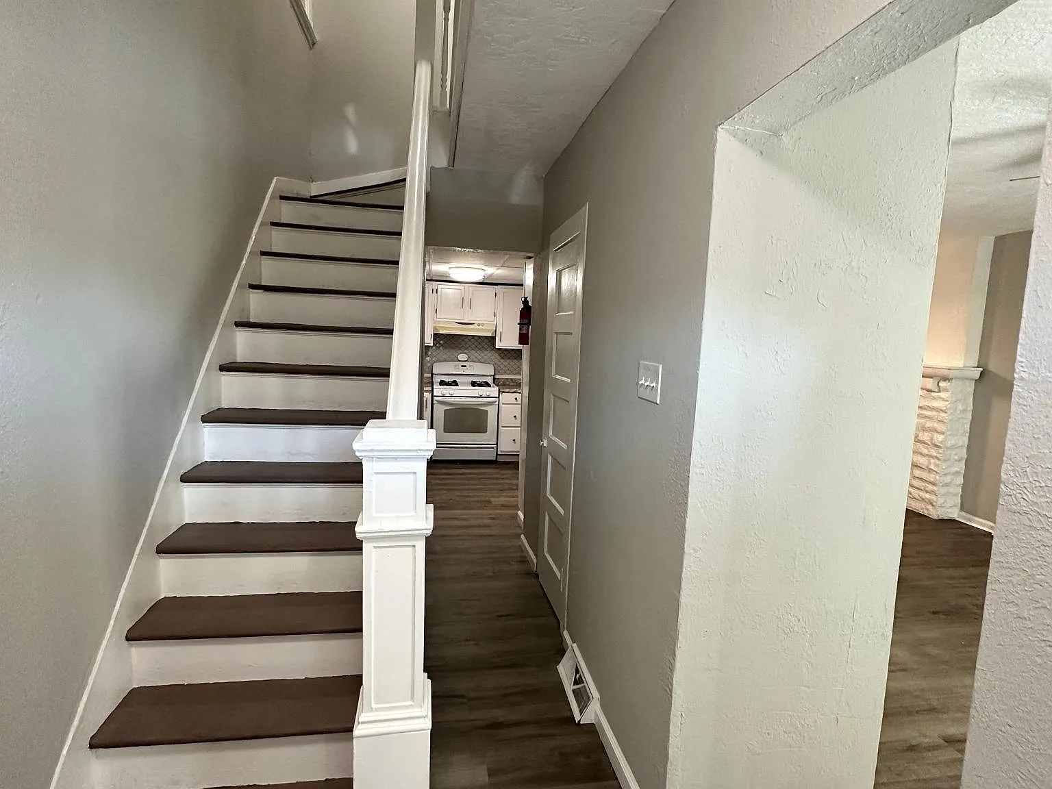 431 Elk St — Photo 2