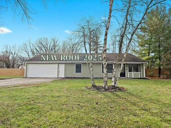 7071 Felix Dr, Clarkston, MI 48346